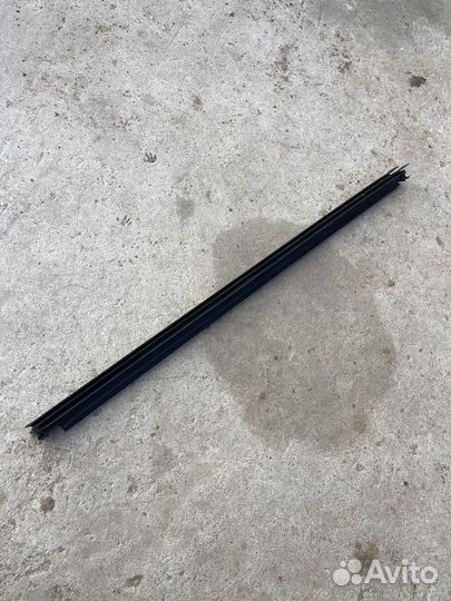 Уплотнитель стекла передний mercedes w213