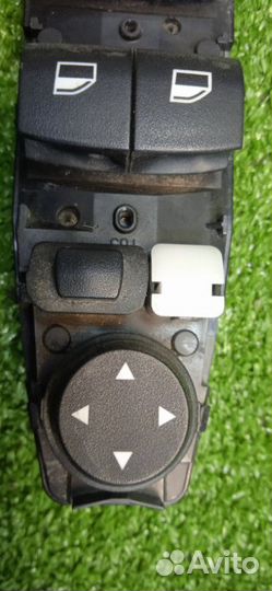 Блок управления стеклоподъёмниками передний правый