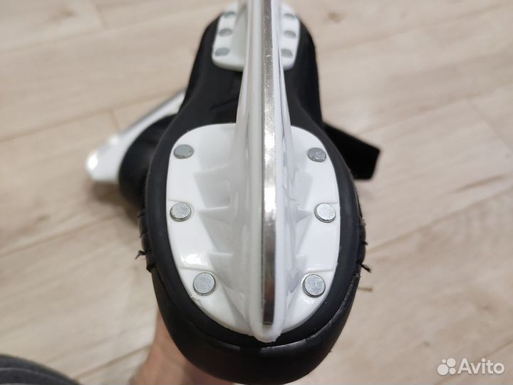 Коньки хоккейные