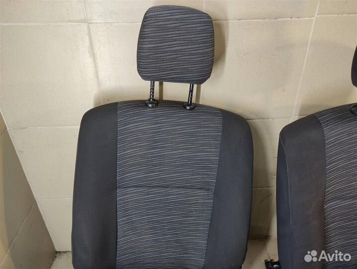 Сиденья передние Renault Sandero 1 (BS11) 2011