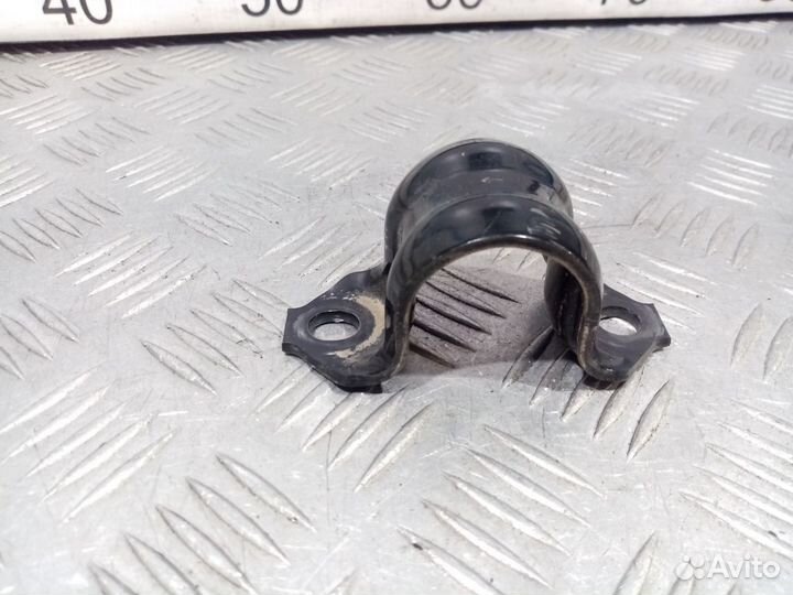 Б/У Скоба крепления переднего стабилизатора#001