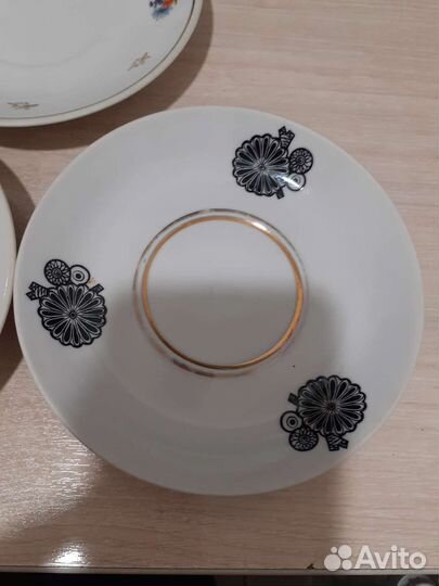 Фарфоровые блюдца