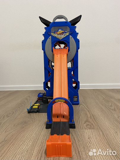 Hot wheels мега гараж