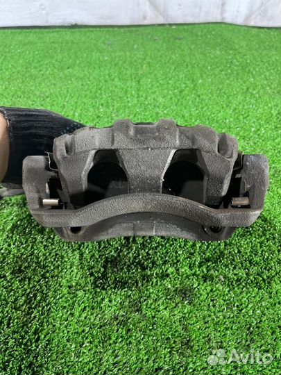 Суппорт передний правый Honda CR-V RM4