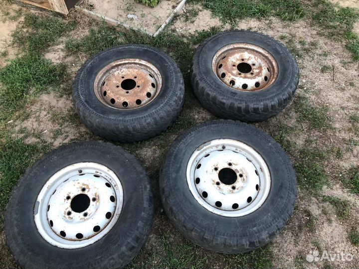 Шины с дисками на ниву