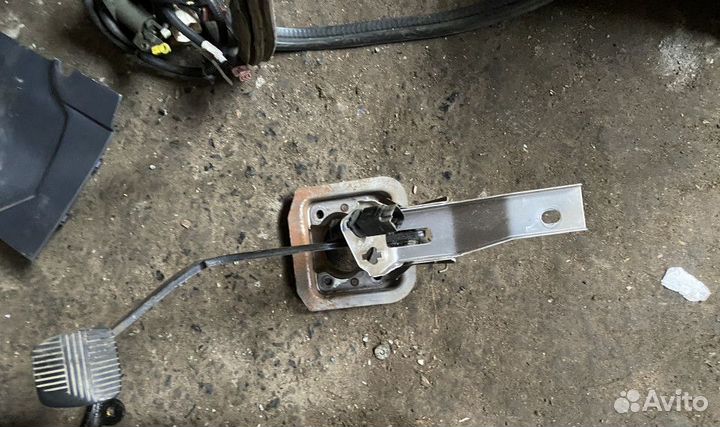 Педаль сцепления Nissan Almera N16 2000-2006