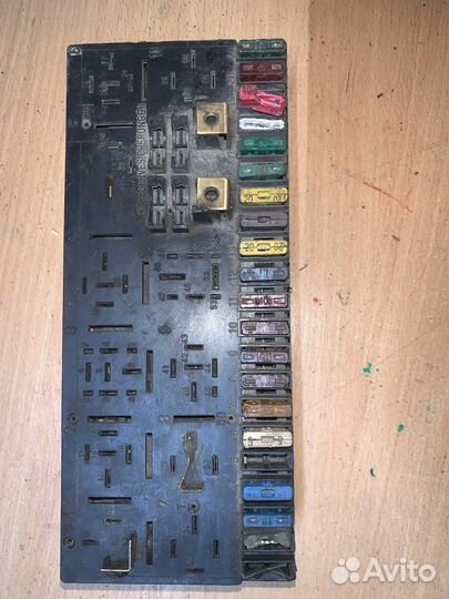 Блок предохранителей 80/90 B4 1991-1995