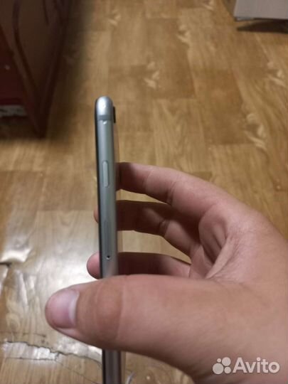 Телефон iPhone 6s