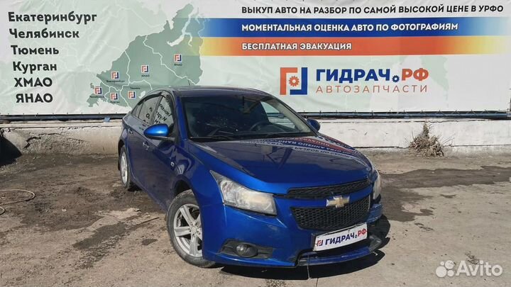 Накладка на торпедо правая Chevrolet Cruze (J300)