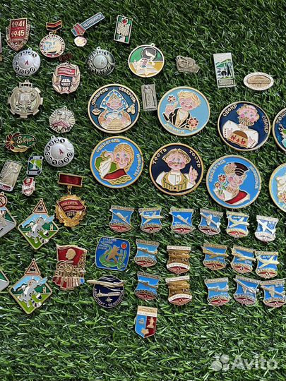 Значки времен СССР много
