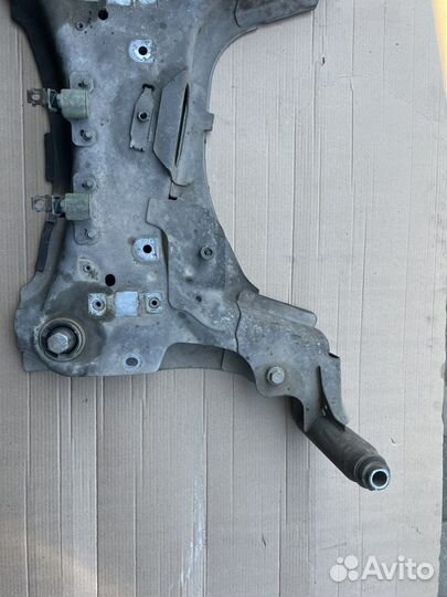 Передний подрамник Renault Megane 3