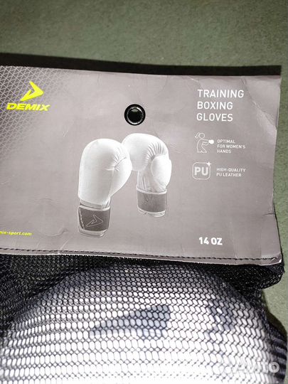 Перчатки боксерские и бинты Demix