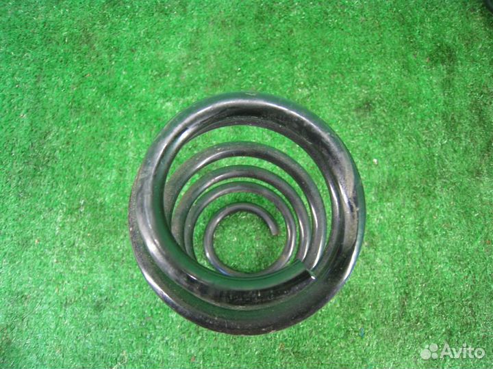 Пружина задней подвески Toyota Yaris P13 2015