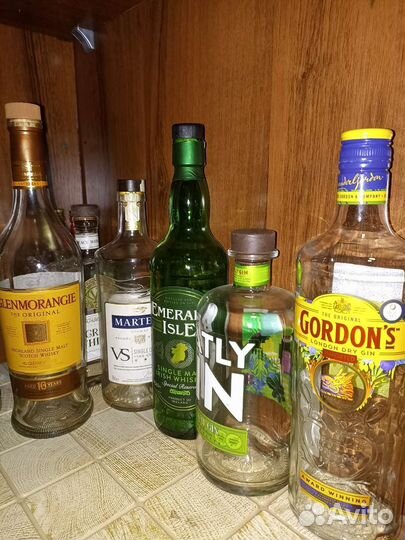 Бутылки пустые элитные под напитки с крышками