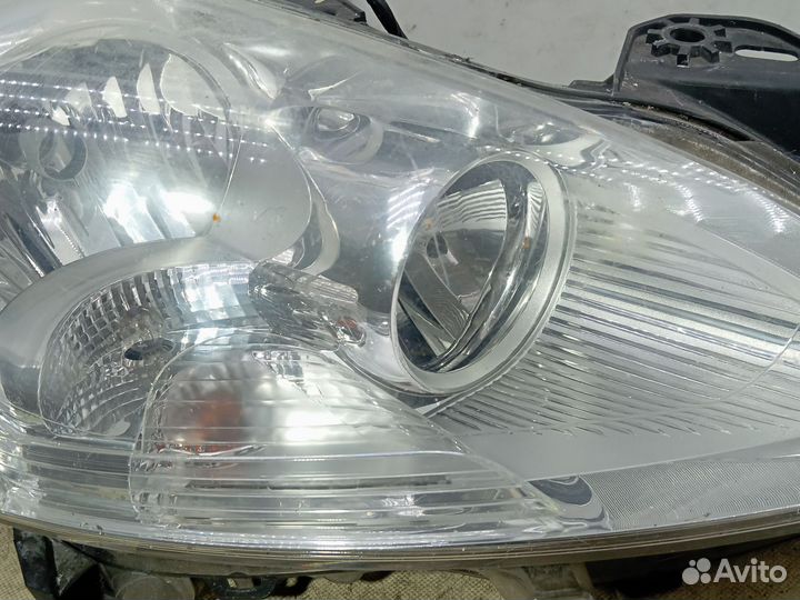 Фара правая Peugeot 5008