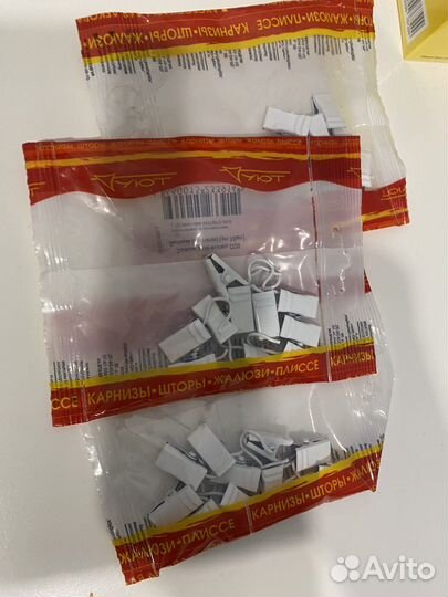 Зажим для колец D28 белый металл