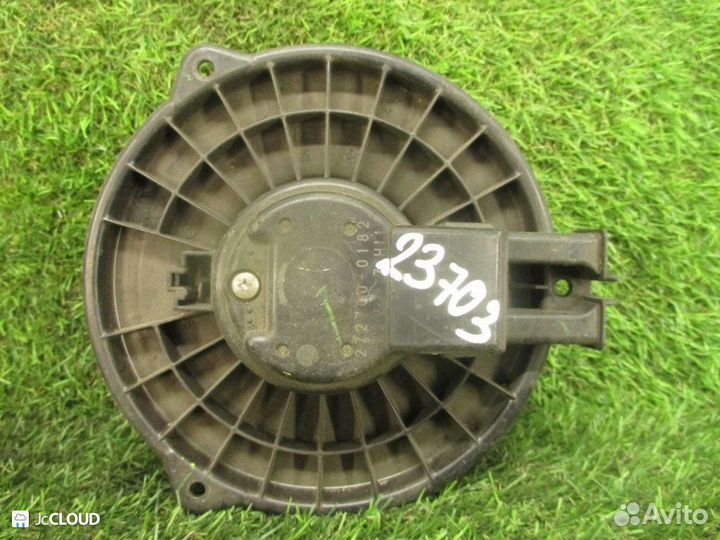 Мотор печки на toyota isis ANM10W 1AZ-FSE