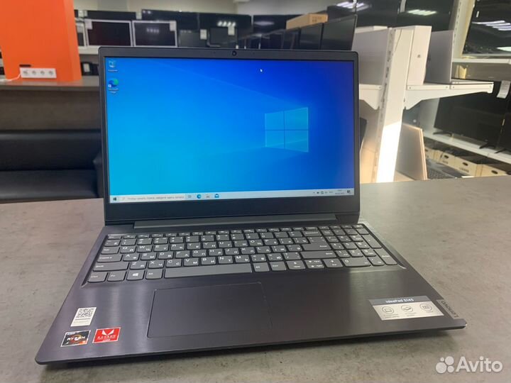 Ноутбук Lenovo/R5 3500/4GBVega8/1000GB/15.6