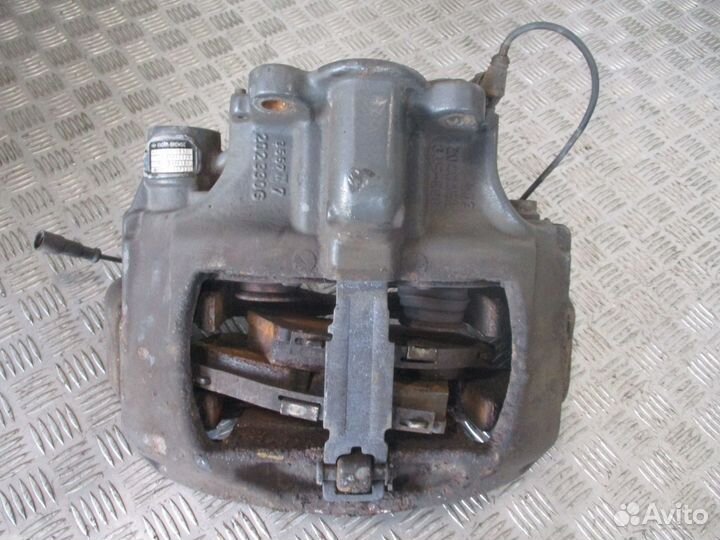 Суппорт задний левый Mercedes-Benz A9444201002