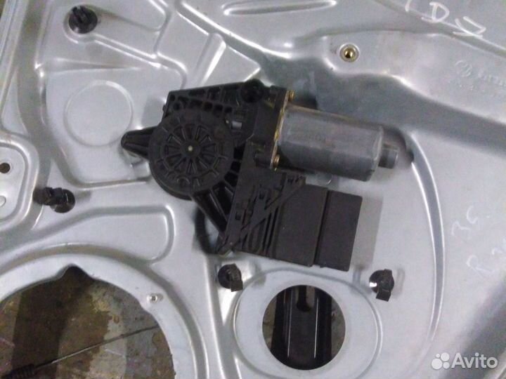 Стеклоподьемник задний правый Volkswagen B5