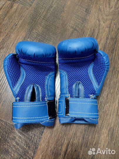 Боксерские перчатки и защита