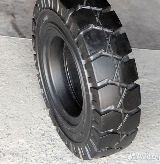Шина цельнолитая 7.00-12 на вилочный погрузчик