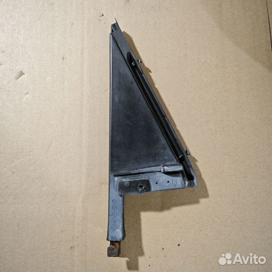 Угловая накладка задней прав.двери Hyundai Tucson