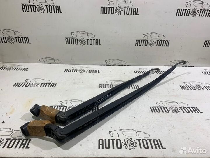 Поводок стеклоочистителя левый Toyota Corolla 150