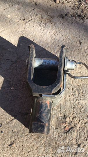 Буксировочный крюк Volvo