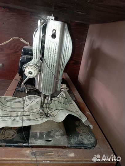 Швейная машина с электроприводом