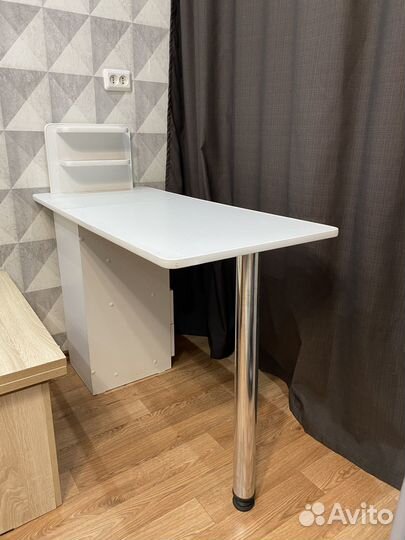 Маникюрный стол складной