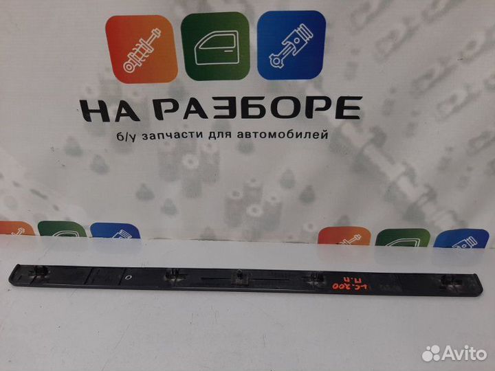 Накладка на порог внутренняя передняя правая