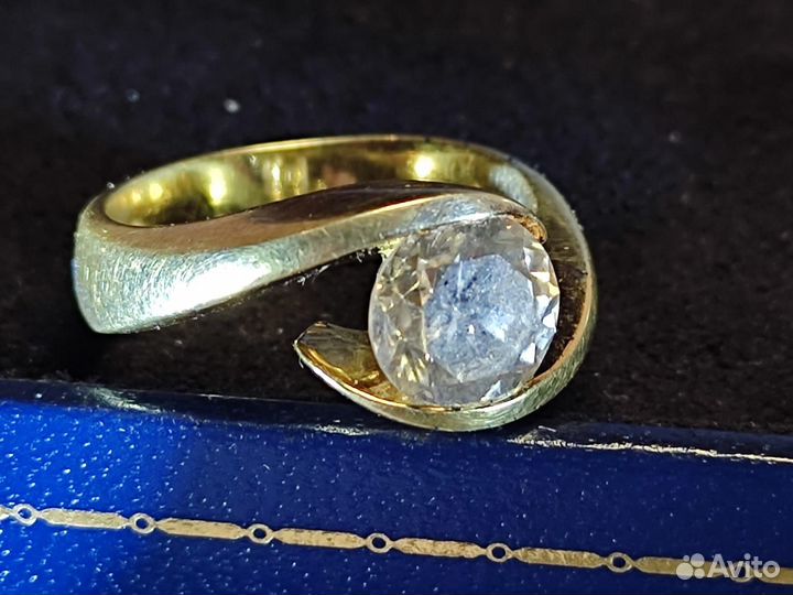 Золотое кольцо с бриллиантом 18 размер