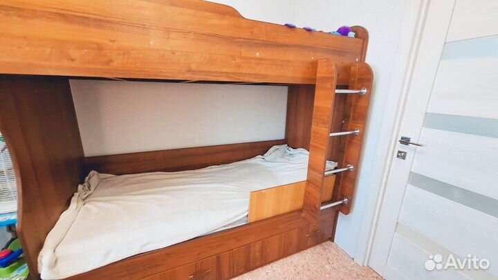 Двухъярусная кровать
