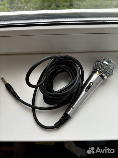 Микрофон для караоке проводной LG ACC-M900K