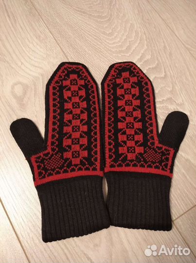 Варежки женские