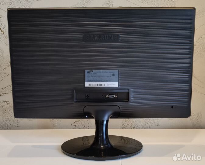 Монитор Samsung 21.5