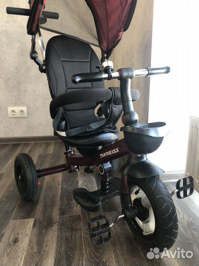 Трехколесный велосипед -коляска с ручкой