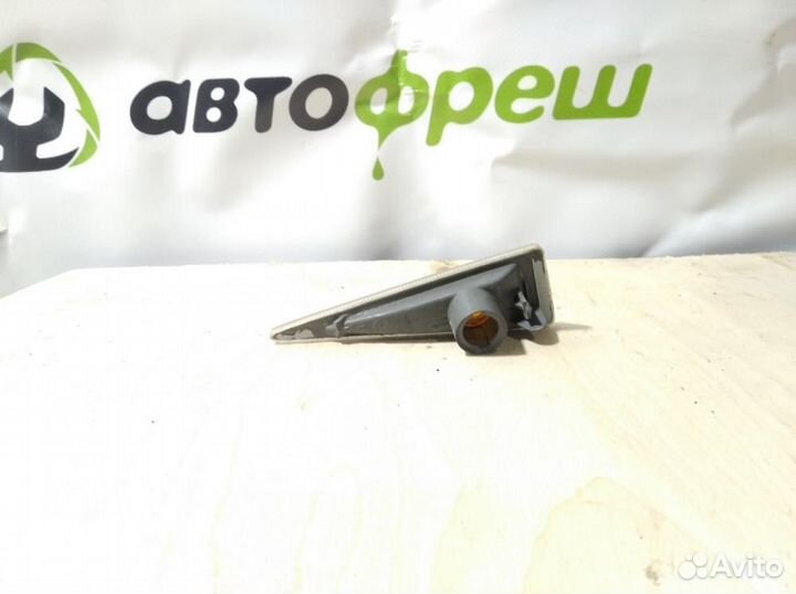 Повторитель в крыло правый Renault Megane 2003 200