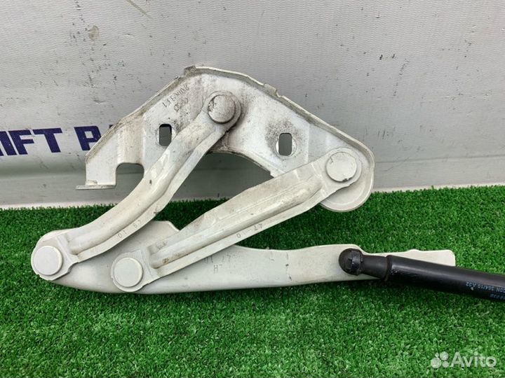 Петля капота левая Audi A1 8X caxa 2011