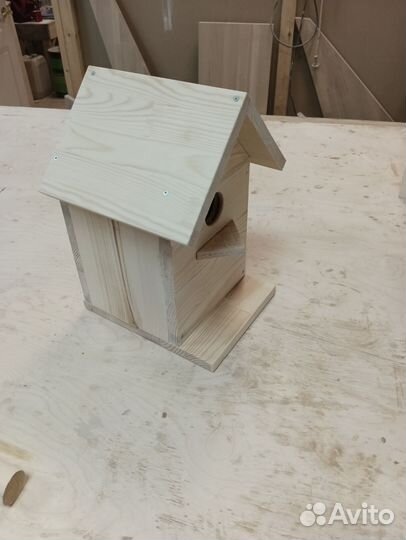 Кормушка для птиц уличная