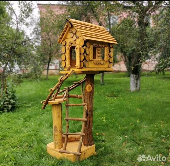 Кормушка для белок и птиц