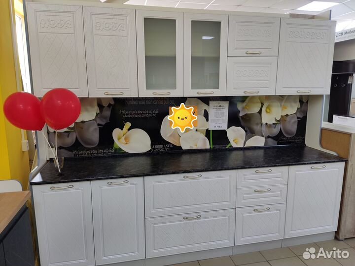 Кухонный гарнитур в наличии новый 2.7м
