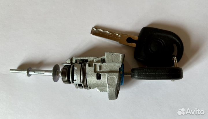 Личинка замка Volkswagen Caddy 3, Touran