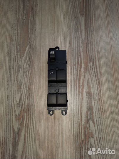 Блок кнопок стеклоподъемников Nissan tiida Лев