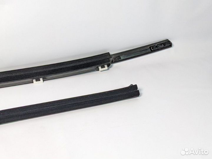 Уплотнитель стекла двери задний правый Kia Optima