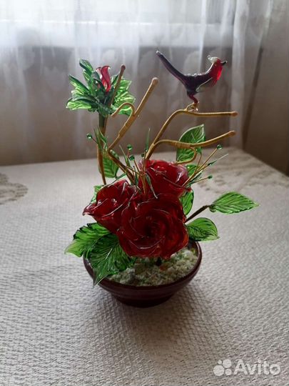 Стеклянный цветок в горшке