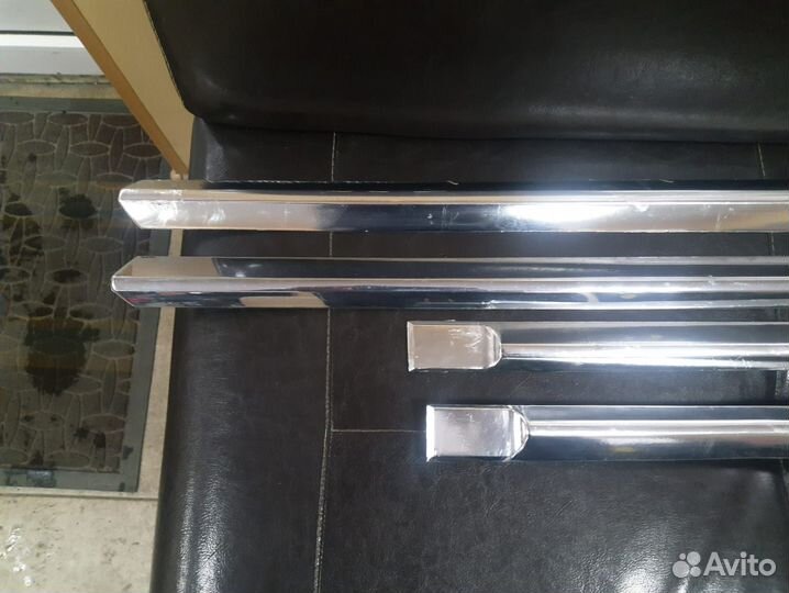 Молдинги левых дверей Cadillac Escalade