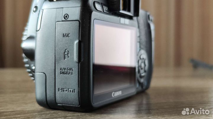 Зеркальный фотоаппарат Canon 550d