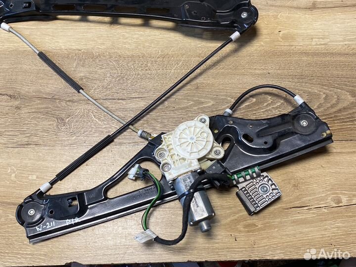 Mercedes е 211 передний правый стеклоподъёмник